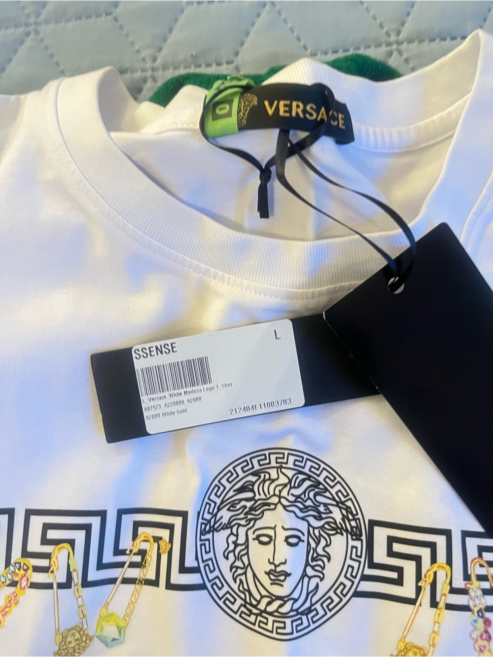 Versace White Men's tee shirt size large. Beautiful and dry cleaned. 🇮🇹